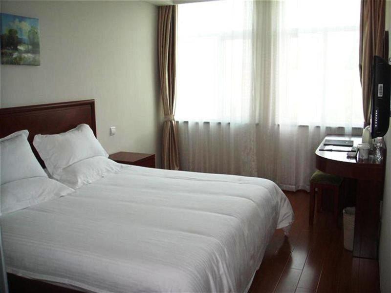 Greentree Songjiang Dongjing Tongle Road Happy Valley